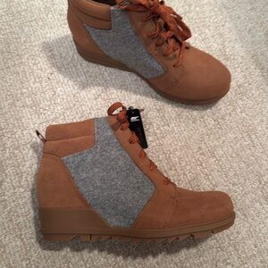 NWT SOREL Evie Ankle Lace Boots-Velvet Tan